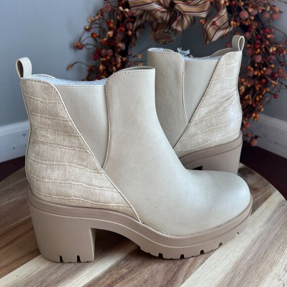 Sun + Stone Women's Veronikaa Pull-On Lug Chelsea Booties Sz 9.5M Ecru Croc - Picture 1 of 10